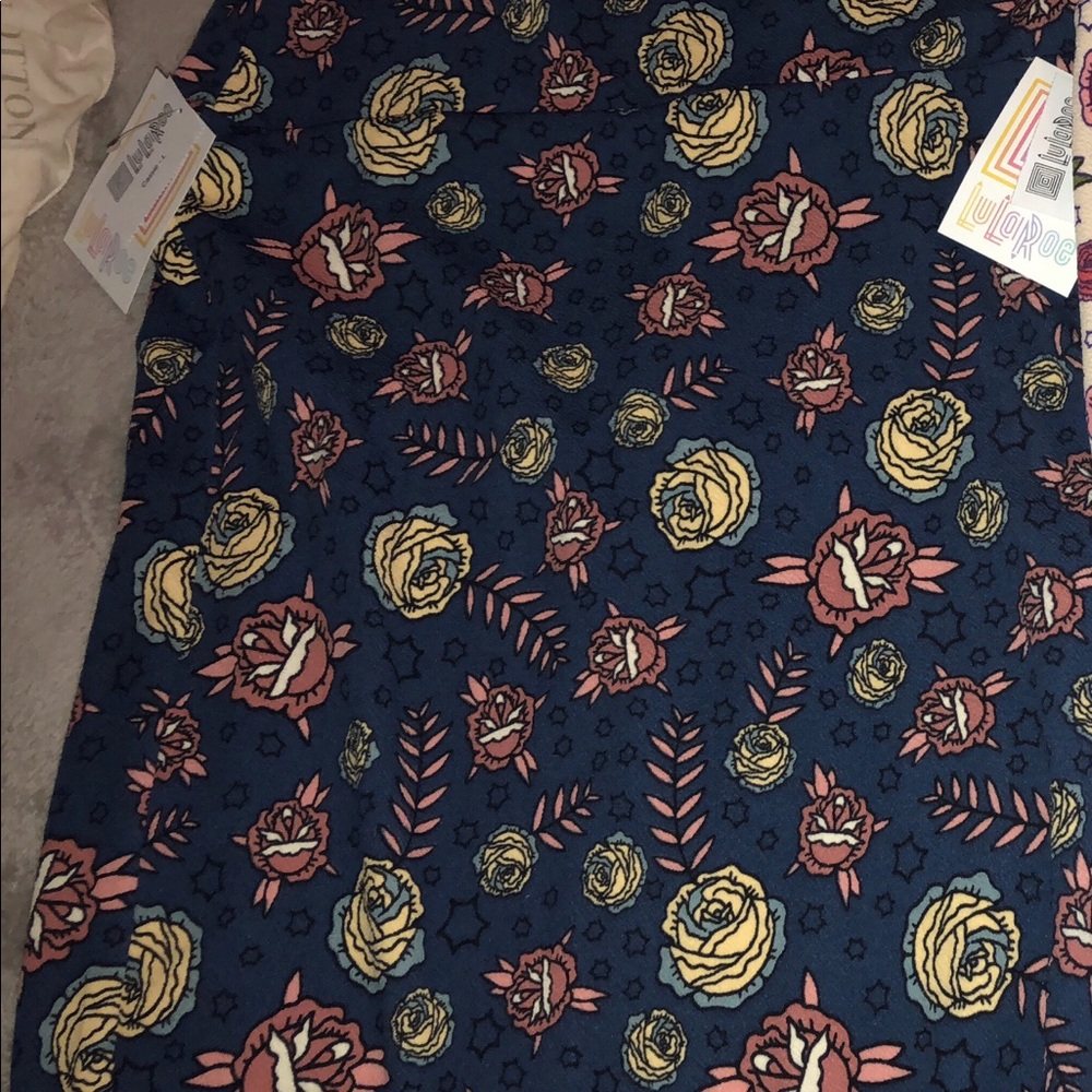 Lularoe Navy Rose Cassie Skirt